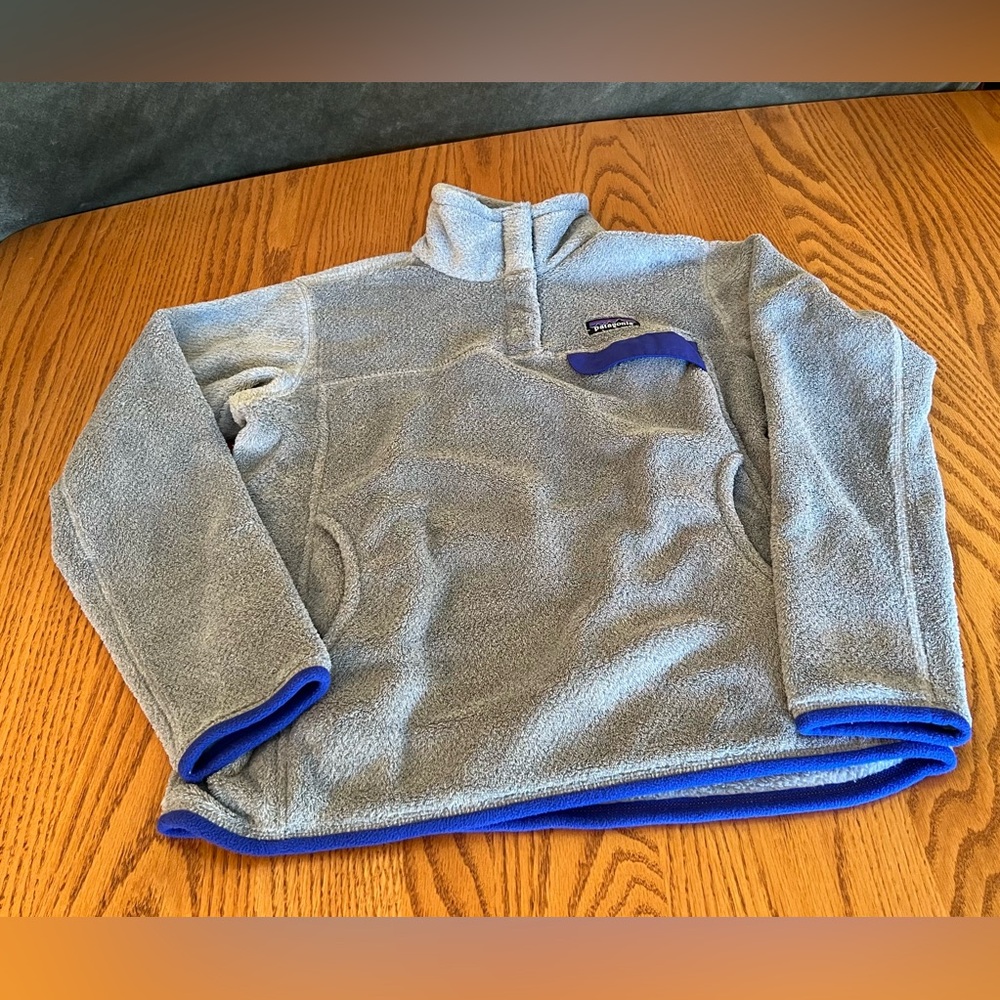 Patagonia Women’s Gray and Blue 1/4 Zip Fleece Sweater